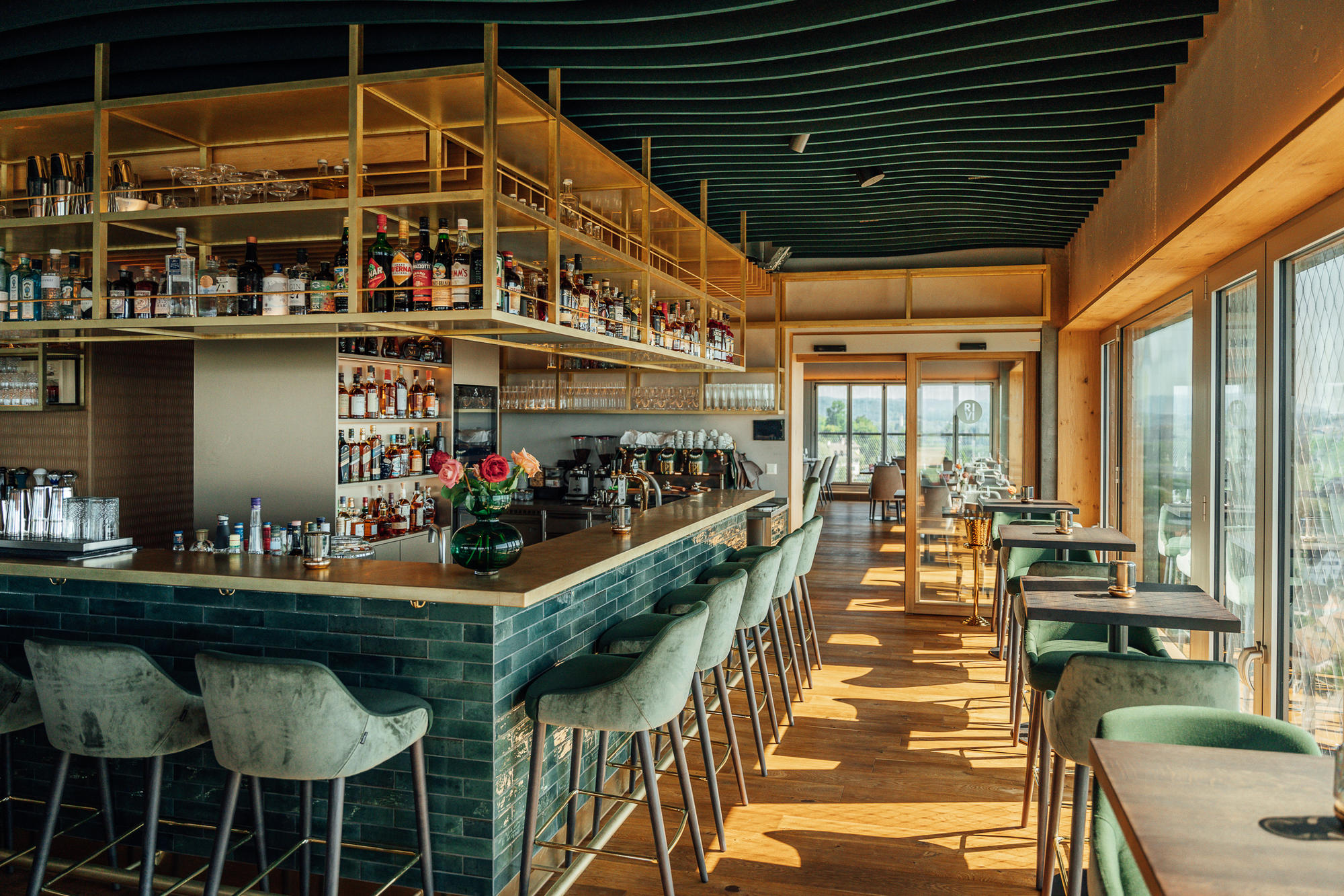 Bar mit Panoramafenster